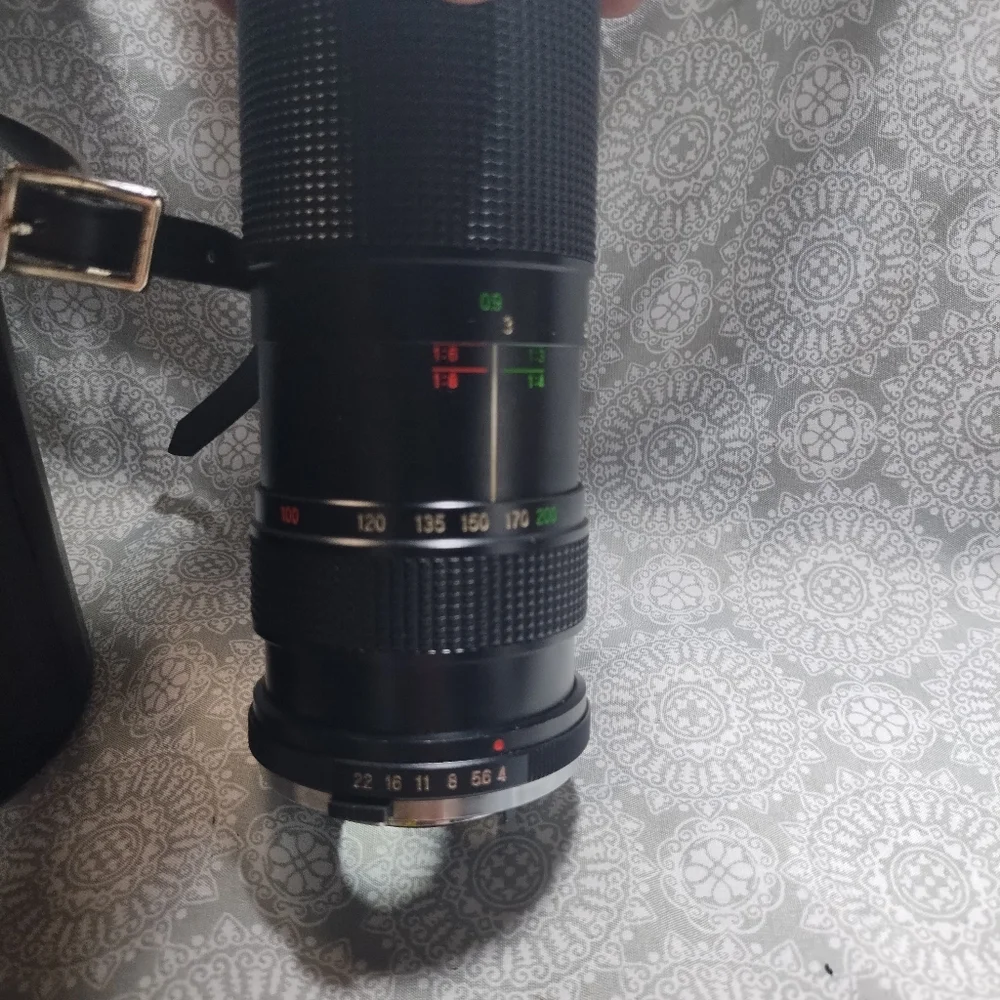 Vivitar 100-200mm f4 Close Focus Lens with case